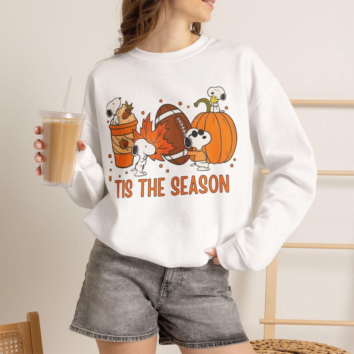 iv5gro.jpg Unisex Snoopy Tis The Season Fall Sweatshirt | Peanuts Autumn Crewneck White